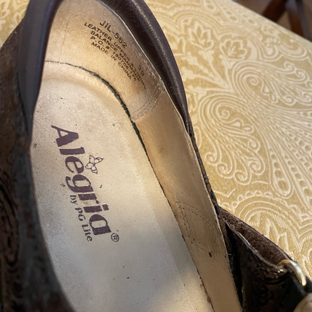 Alegria 39 Brown Shoes - Picture 5 of 6